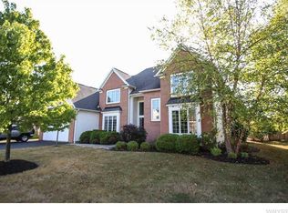 195 Barclay Square Dr, Rochester, NY 14618
