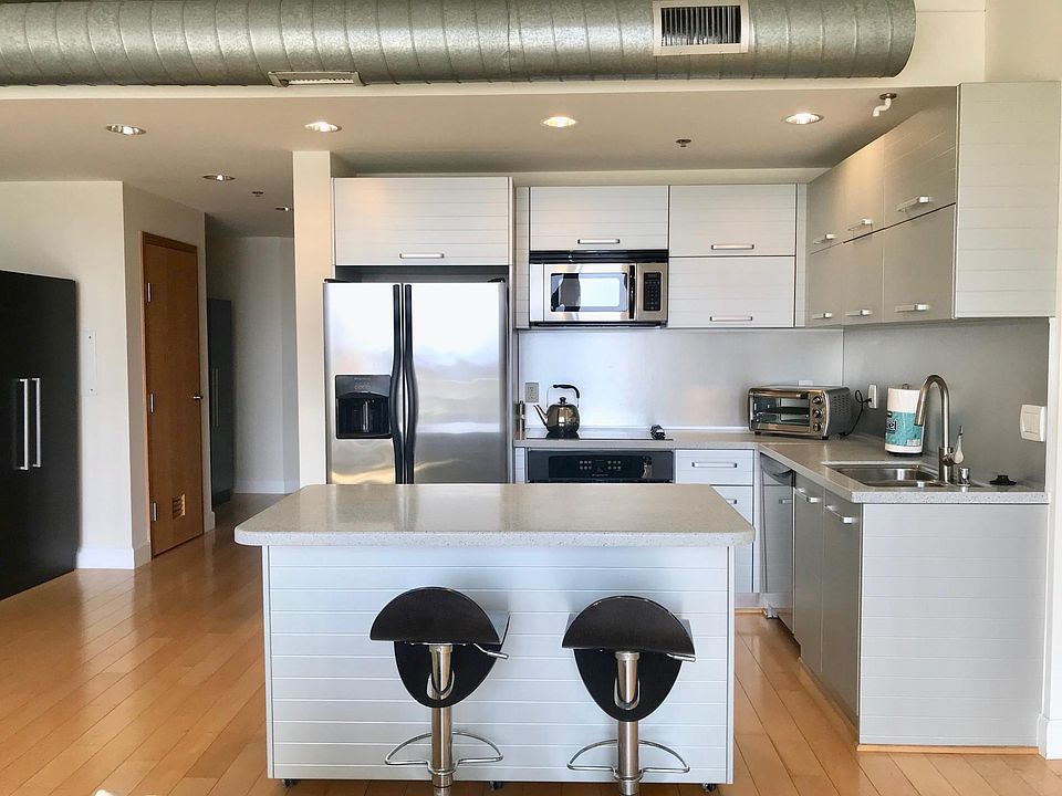 Fully equipped kitchens with stainless steel appliances