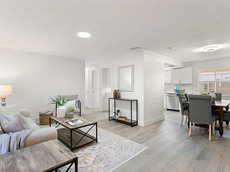 1524 Arizona Ave NE — Photo 5
