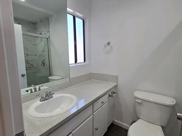 Sherman Oaks Area apartment close to local shops and Restaurants — Photo 13