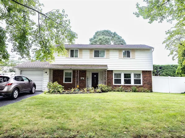 42 Grand Haven Drive, Commack, NY 11725