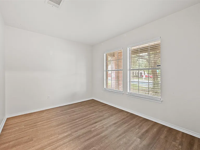 2217 Riker Ridge Trl — Photo 6