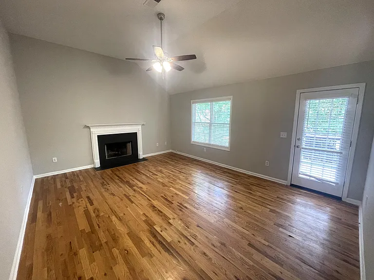 335 Spring Lake Ct — Photo 6