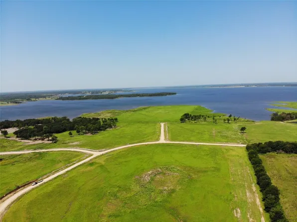 62 Shores Dr, Honey Grove, TX 75446