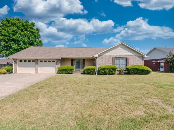 304 Lincoln Ave, Muscle Shoals, AL 35661