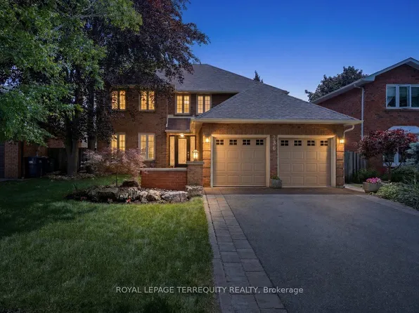 236 Whitchurch Mews, Mississauga, ON L5A 4B3
