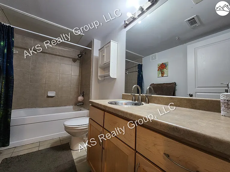 401 20th St #209 — Photo 10