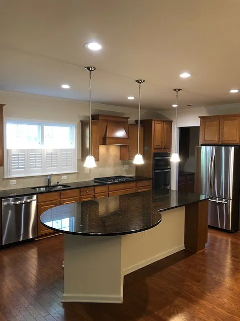 3 bed, 2360 sqft, $2,400 — Photo 3