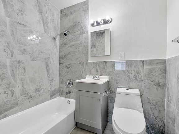 5th image of 515 NE 150th St APT 1