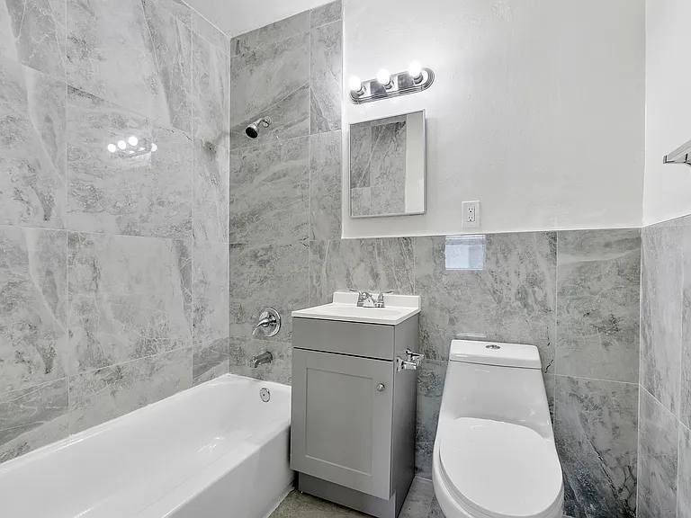 515 NE 150th St #1 — Photo 5