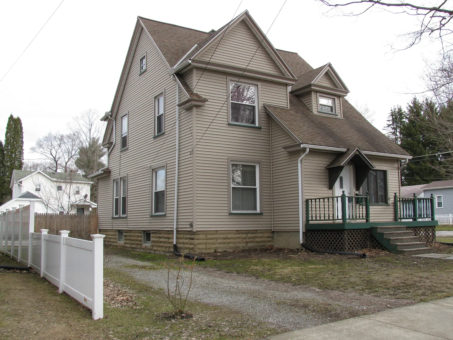 62 Chambers Ave photo 1