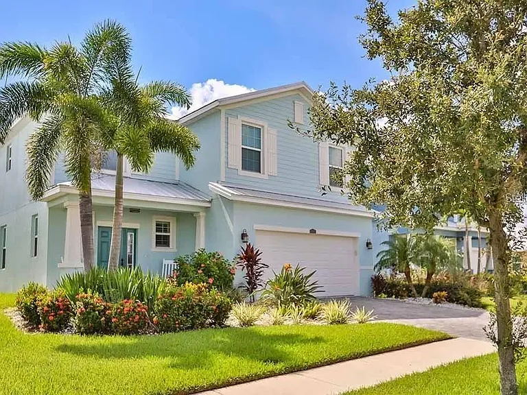 425 Bahama Grande Blvd — Photo 1