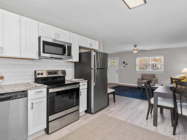 Donovan Place Apartments — Photo 23