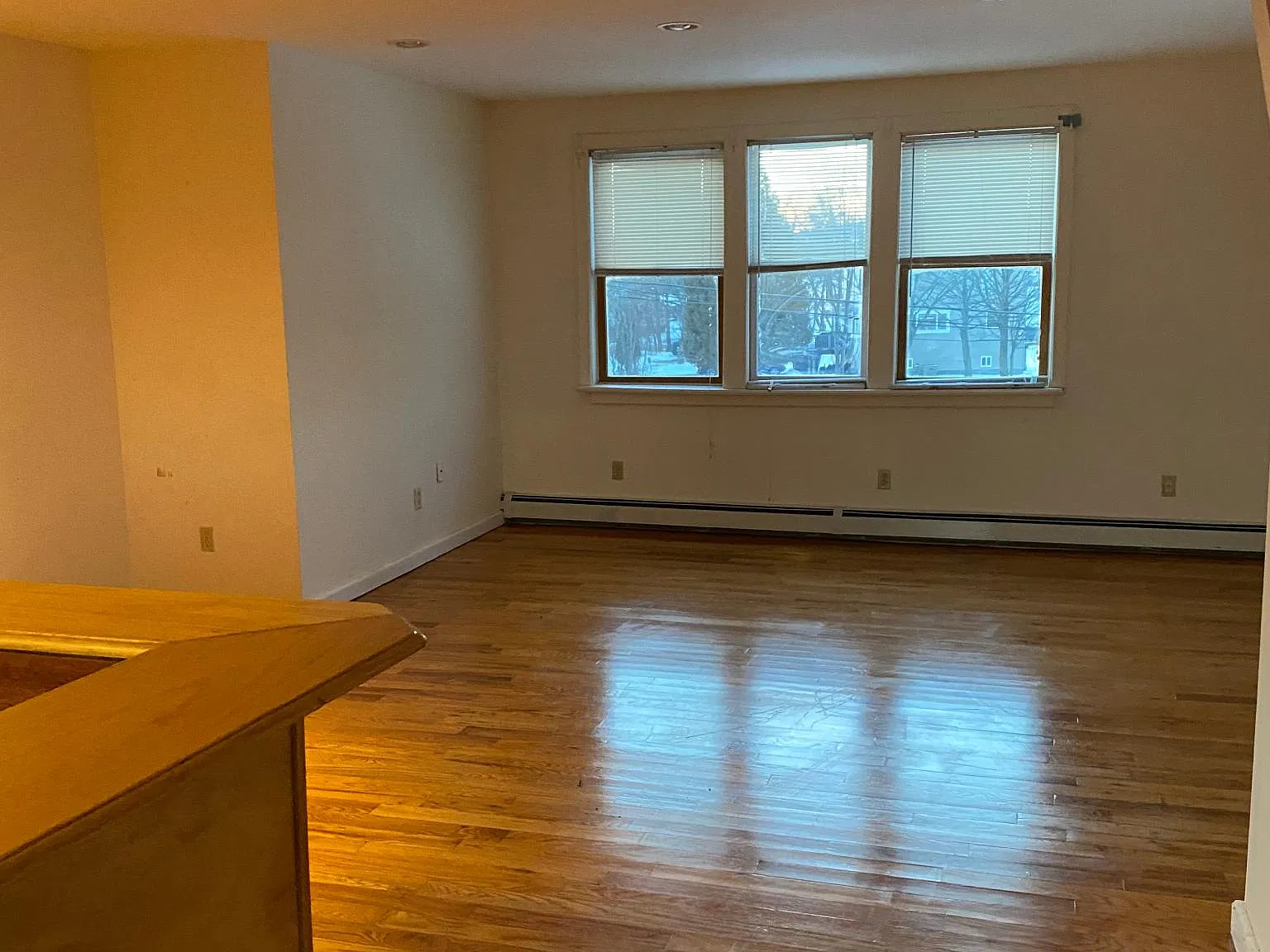 3 bed, 1.5 bath, 1400 sqft, $2,600 — Photo 3