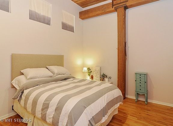 5th image of 420 W Ontario St APT 402