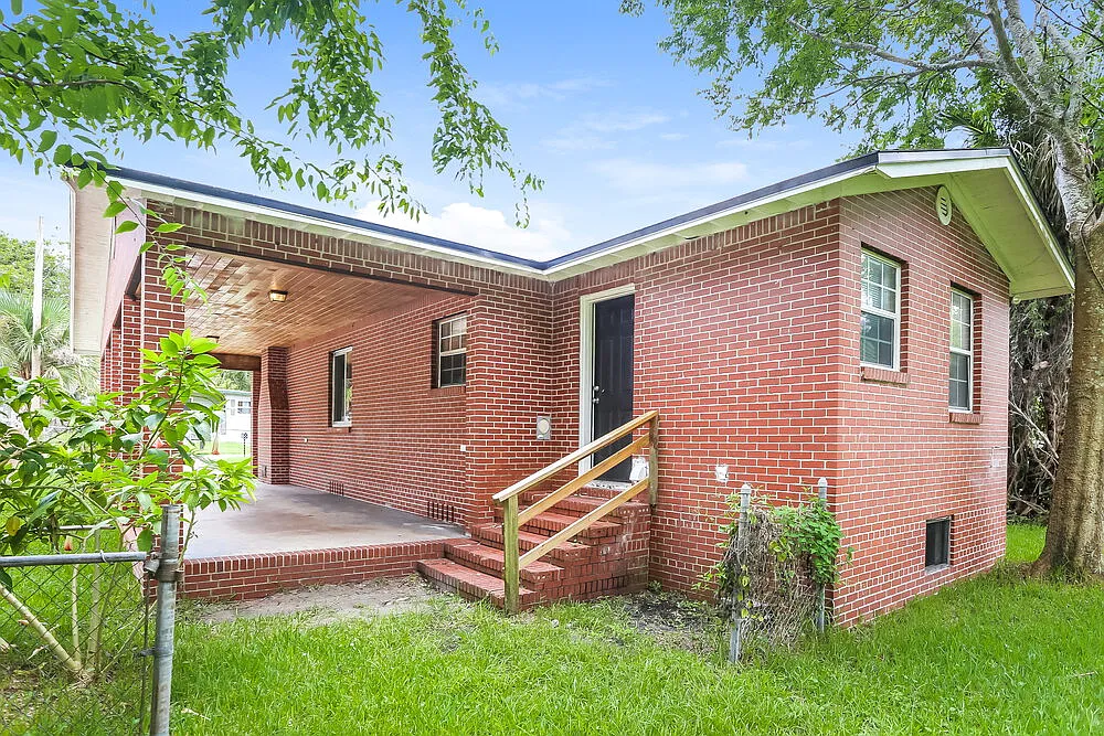 3 bed, 1.0 bath, 1060 sqft, $1,265 — Photo 3