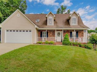 6655 Valleyoak Dr, Clemmons, NC 27012