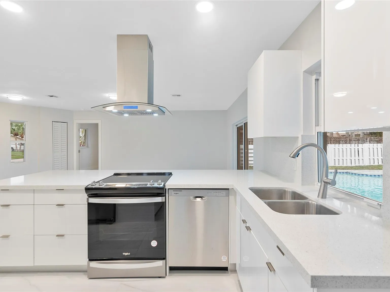 3 bed, 2.0 bath, 1672 sqft, $4,500 — Photo 1