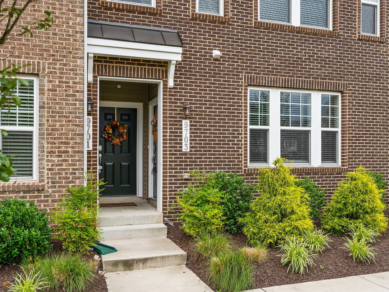 2 bed, 2.5 bath, 1685 sqft, $3,000 — Photo 3