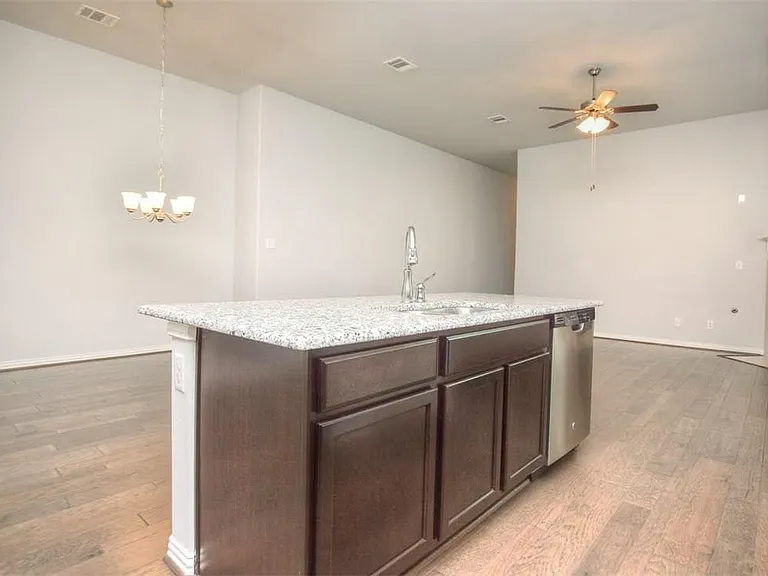 704 Bonnet Blvd — Photo 14