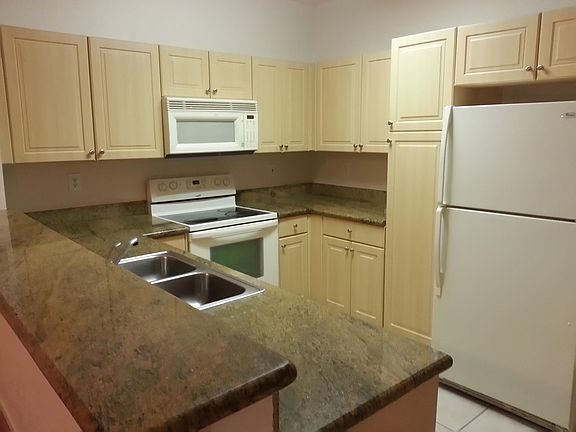 4th image of 4515 Woodland Cir