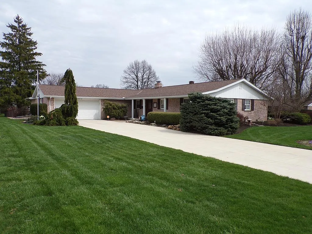 588 Meadow Ln photo 1