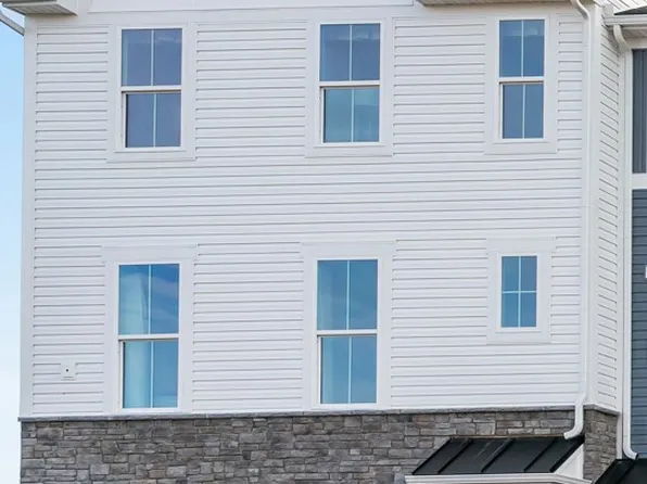 1187 Olivia Dr N, Oakdale, PA 15071