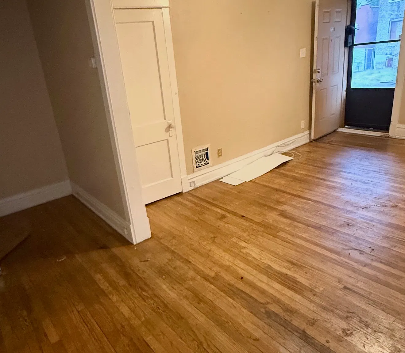 2 bed, 900 sqft, $950 — Photo 2