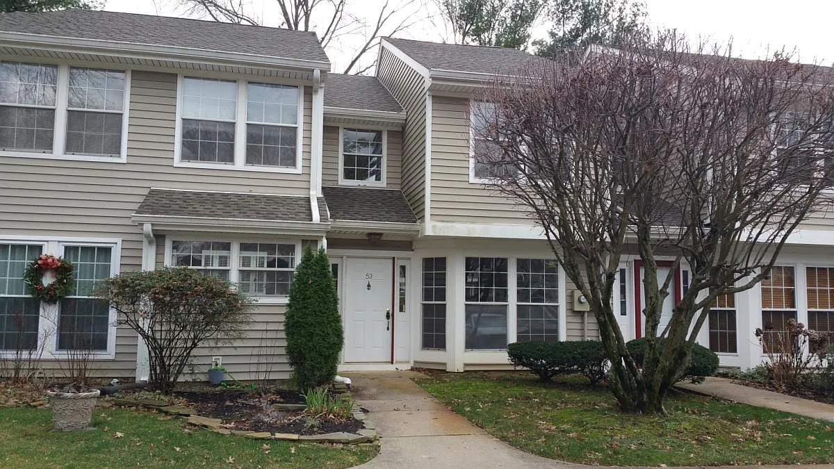 2 bed, 2.5 bath, 10 sqft, $3,200 — Photo 2