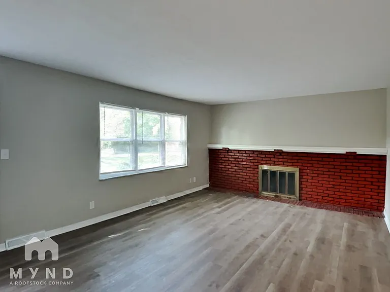 5621 Oakmont Dr — Photo 6