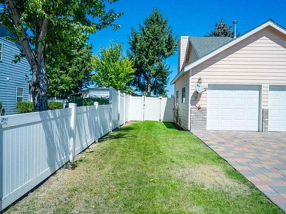 4th image of 214 SW Meadow Lakes Dr