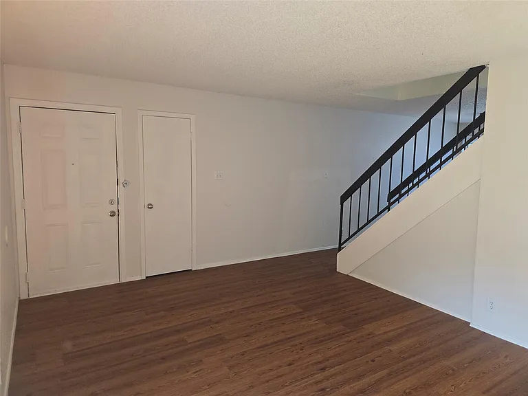 7108 Creekside Dr #B — Photo 3