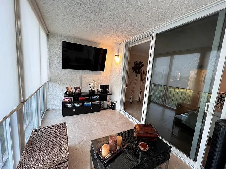 4550 NE 18th Ave #506 — Photo 16