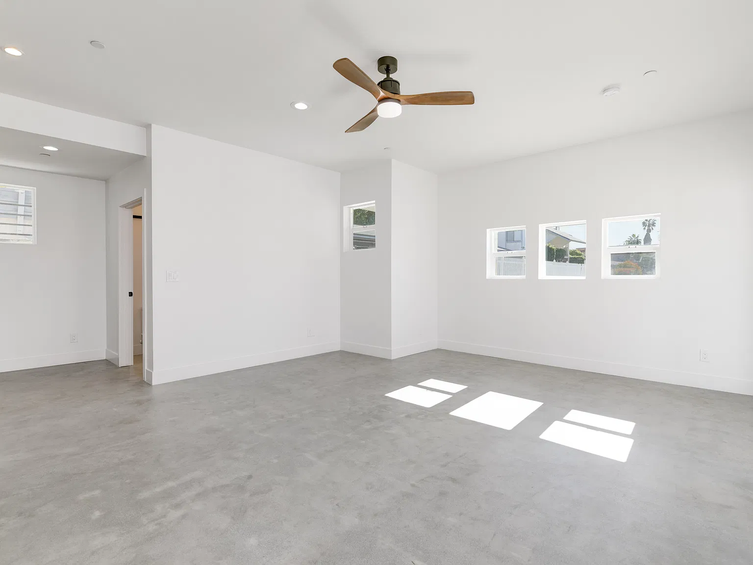 Studio, 412 sqft, $2,650 — Photo 4