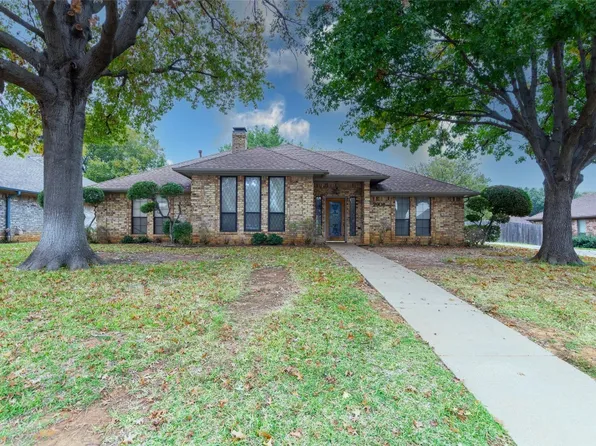 2906 Sweet Briar St, Grapevine, TX 76051