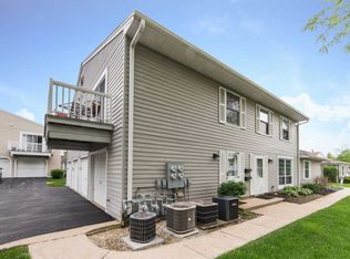 1303 Woodcutter Ln UNIT D, Wheaton, IL 60189