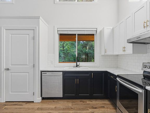 4th image of 2165 Renfrew Rd