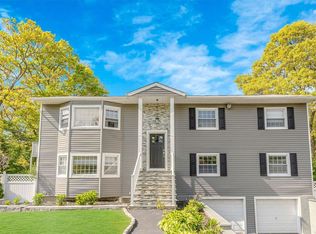 7 Michele Ct, Holtsville, NY 11742