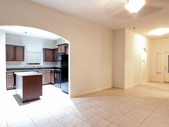 3rd image of 1716 Persimmon Dr