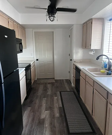 Rainbow Ave N — Photo 1