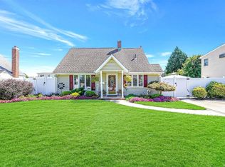 55 Crabtree Ln, Levittown, NY 11756