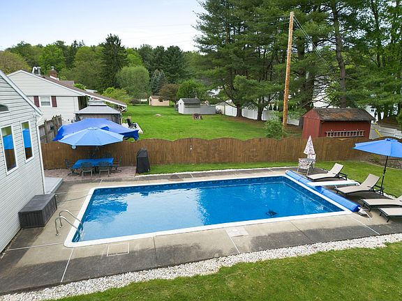 4th image of 323 Rayelene Dr
