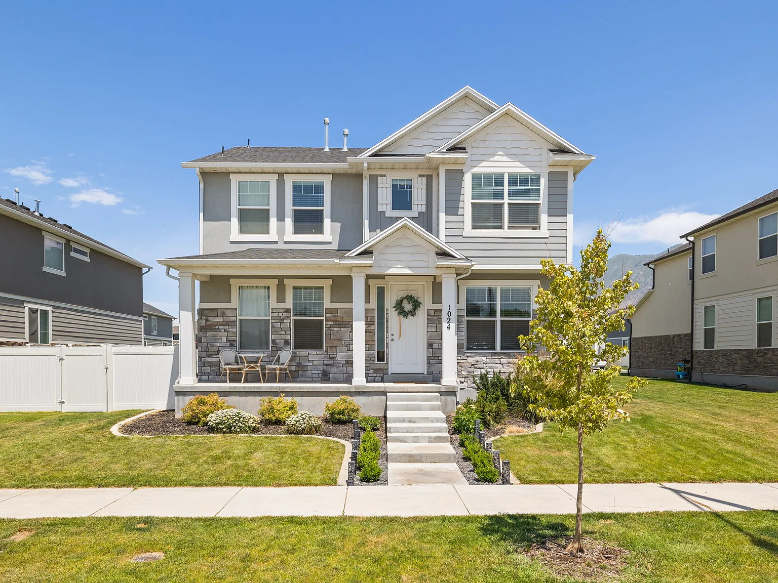 4 bed, 2.5 bath, 2202 sqft, $2,649 — Photo 1