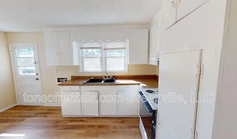 1427 Grant Cir #C — Photo 4