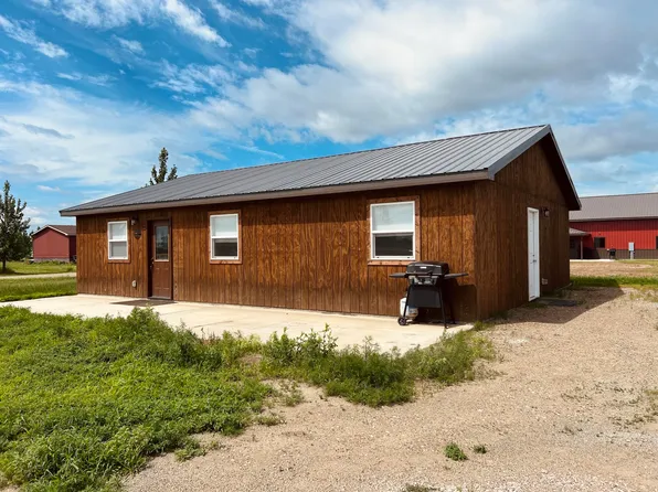 412 Codgers Cove Rd, Pierre, SD 57501