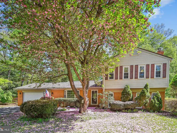 2911 Bree Hill Rd, Oakton, VA 22124