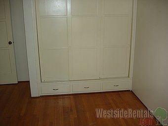 3rd image of 2521 Lawrence Ave