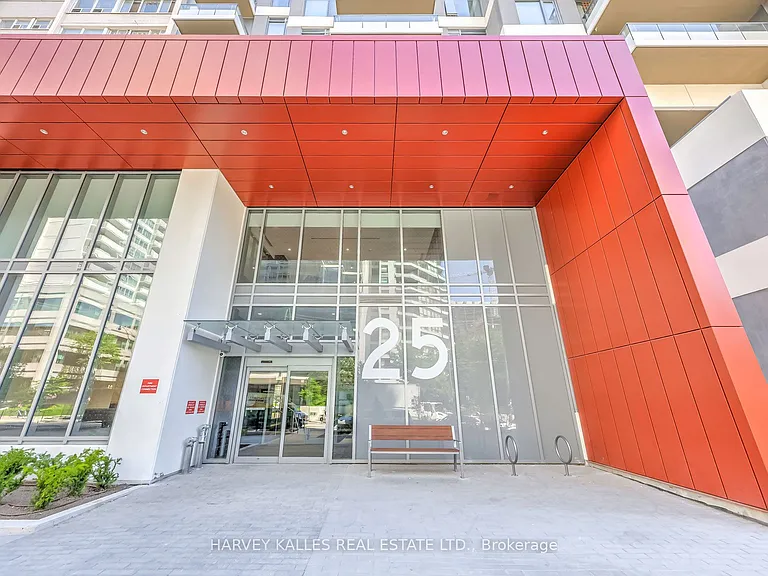 25 Holly St #LPH09 — Photo 2