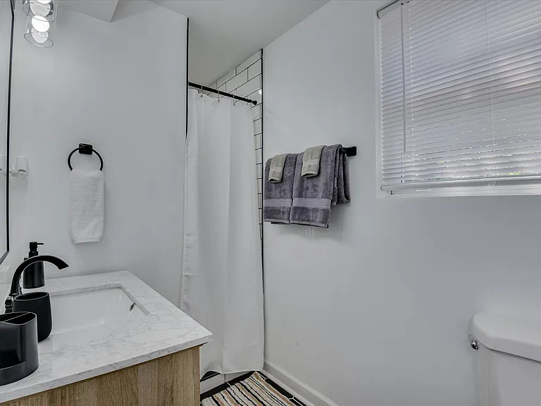 1803 Heath St — Photo 21