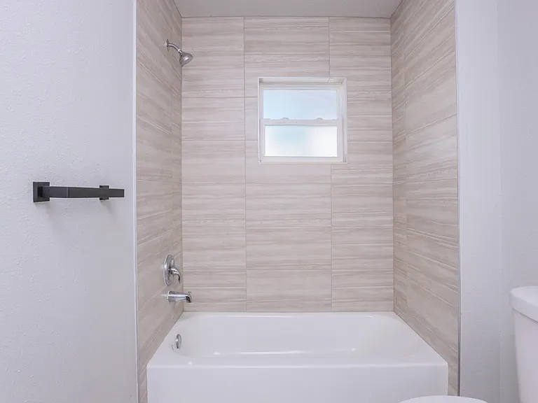 Sandcastle Manor Apartments — Photo 20
